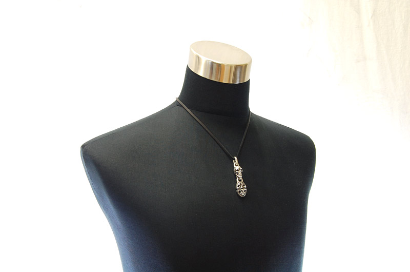 Single Skull With Sculpted Oval Pendant[P-142] / lethrter Necklace (50cm)